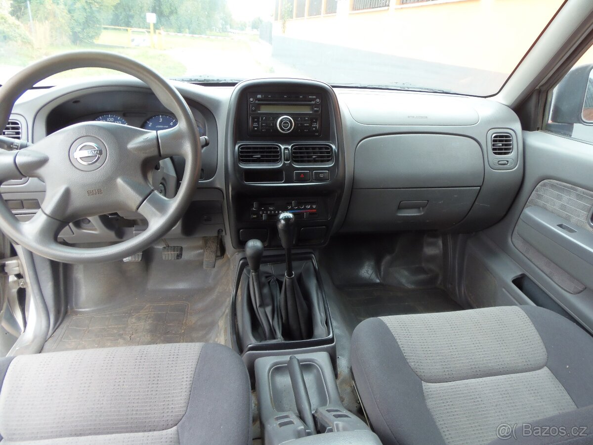 Nissan Navara 2.5 TD NP300 4x4 tažné 3T - 9