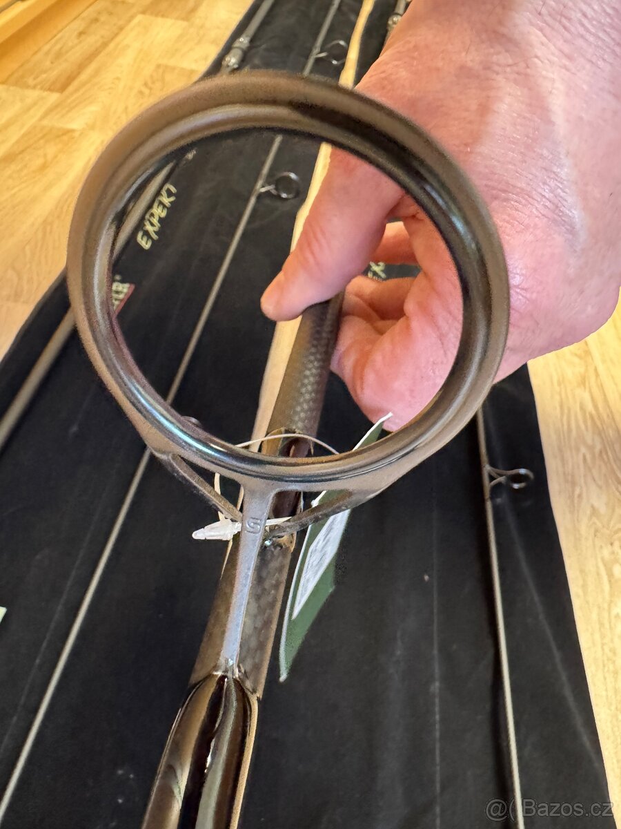 Nove pruty Traper Expert 13ft 3lb - 9