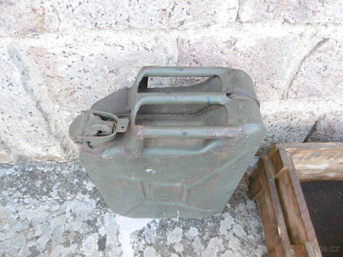 vojenské bedny retro staré - 9