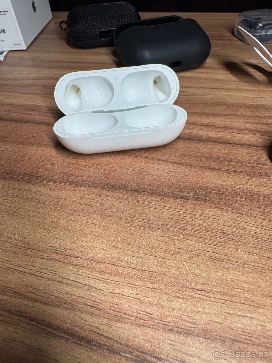 iPhone + AirPods Pro - 9