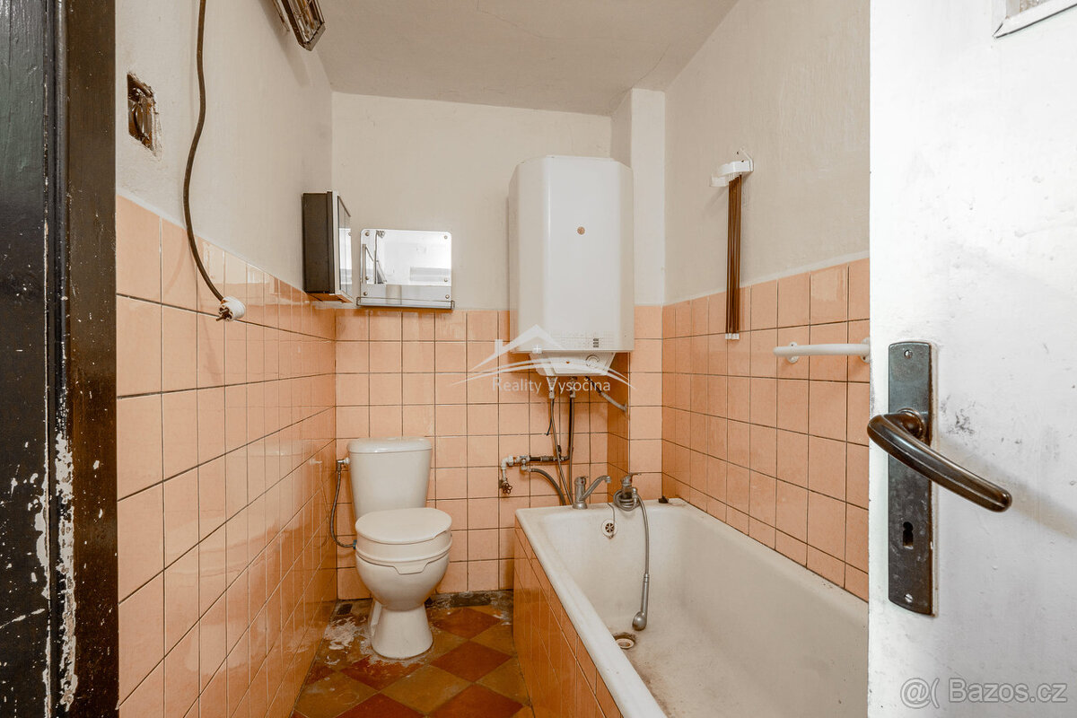 Prodej rodinného domu 3+1 Pardubice - 9