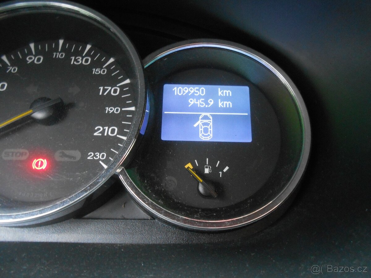 renault megan 1,6 /74kw benzin najeto 109t km rok 2011 - 9