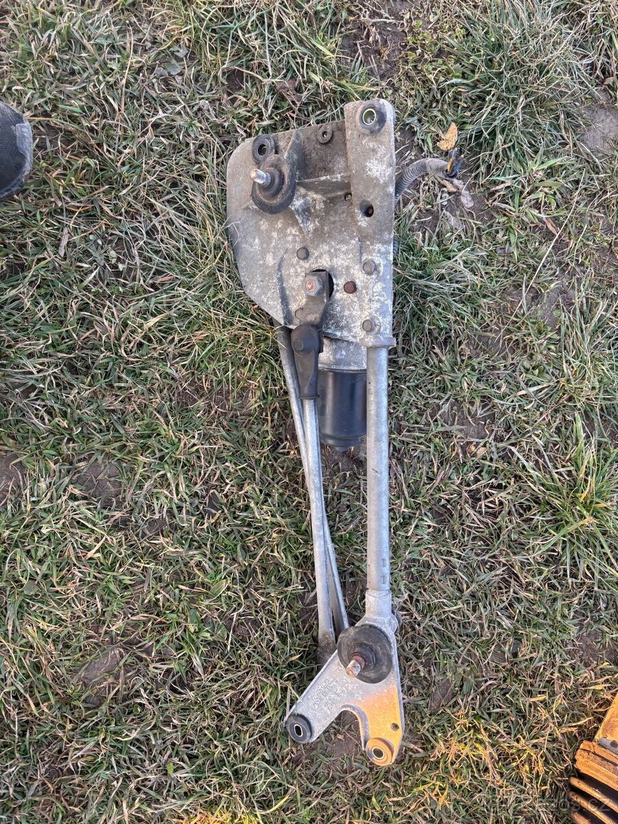 Náhradní díly Nissan X-Trail T30 - 9