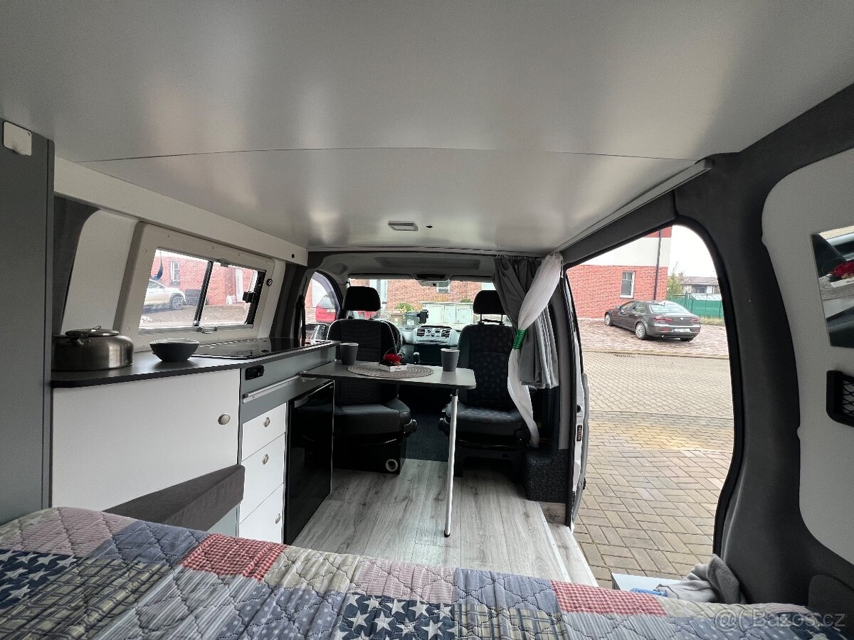 Mercedes Vito. Obytný automobil - 9