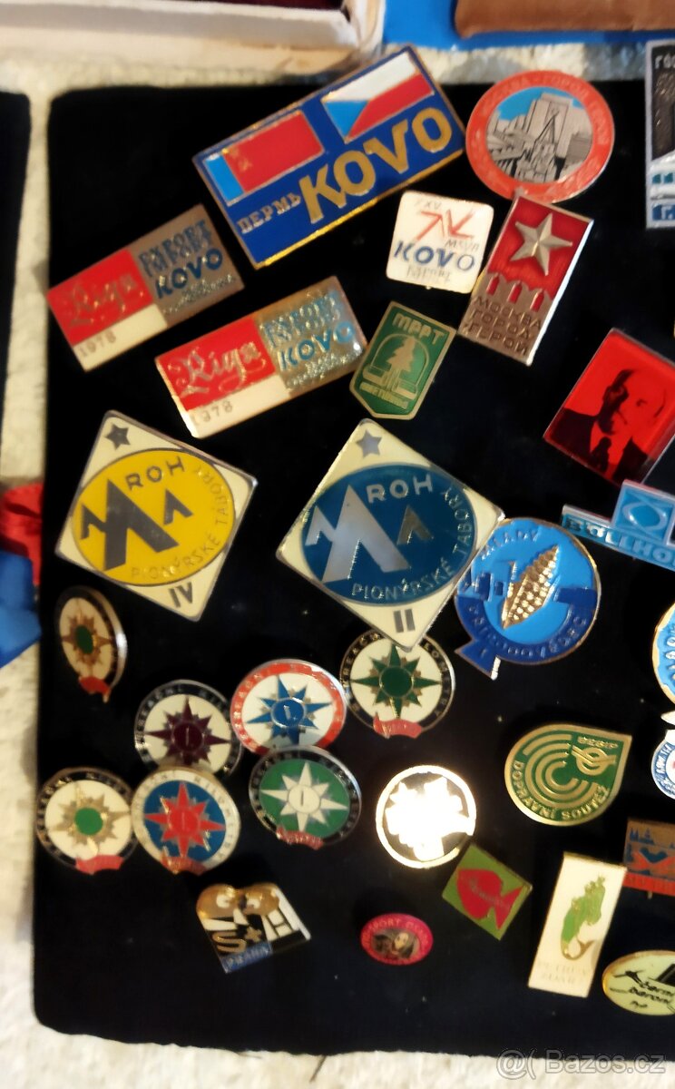 různé staré odznaky - 9