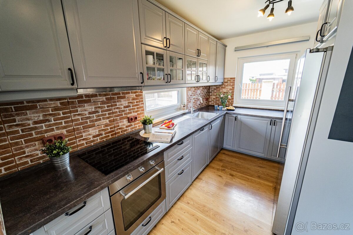 Hněvousice, prodej rodinného domu 5+kk 117 m2 na pozemku 601 - 9