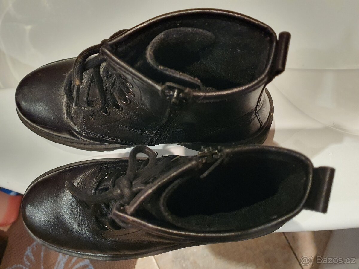 Divci cerne kotnikove boty 38 z CCC jako nove - 9