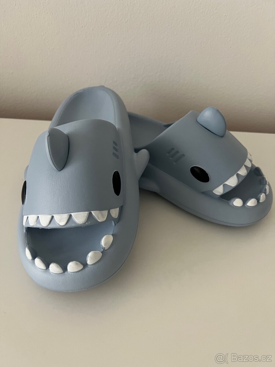 Comfyfins Shark slide Pantofle, žabky - 9