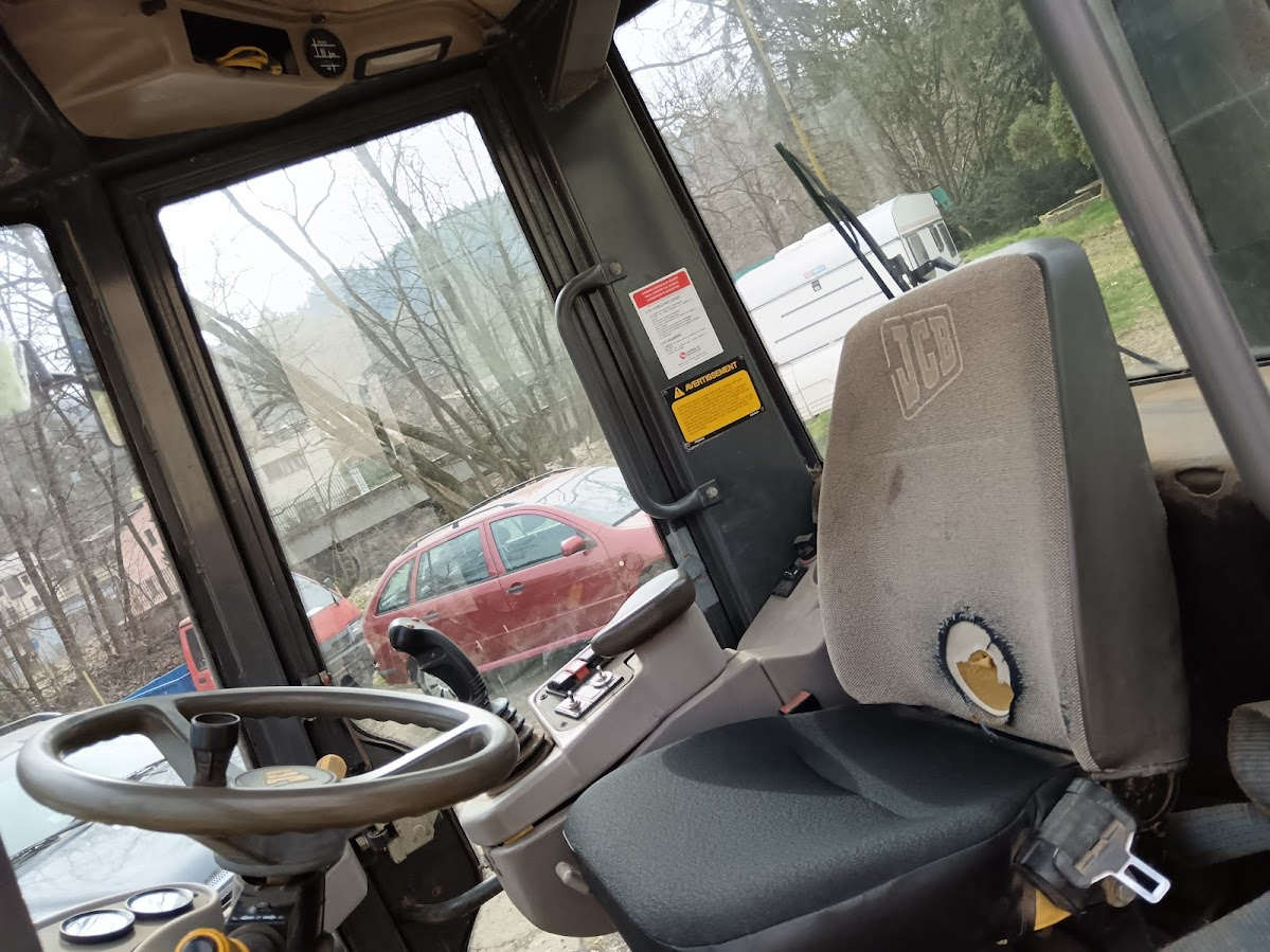 Kolový nakladač JCB 407 - 9