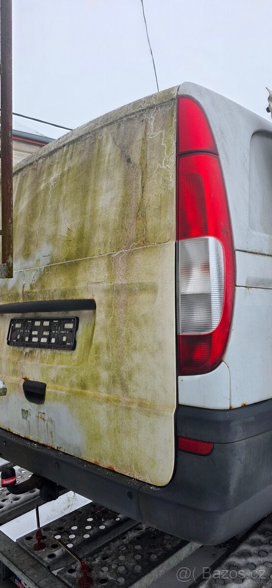 Mercedes-Benz Vito W639: bedna - 9