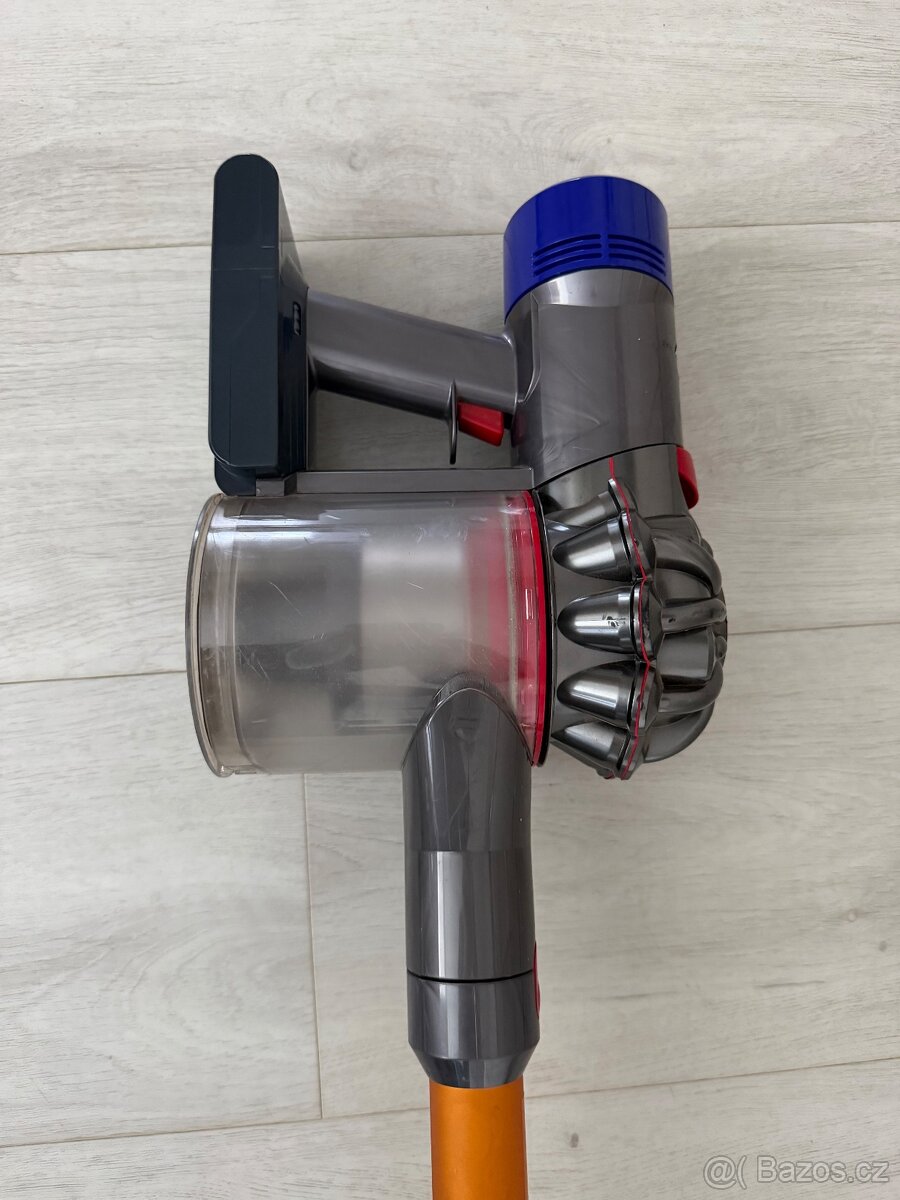 Tyčový a ruční vysavač Dyson V8 - 9