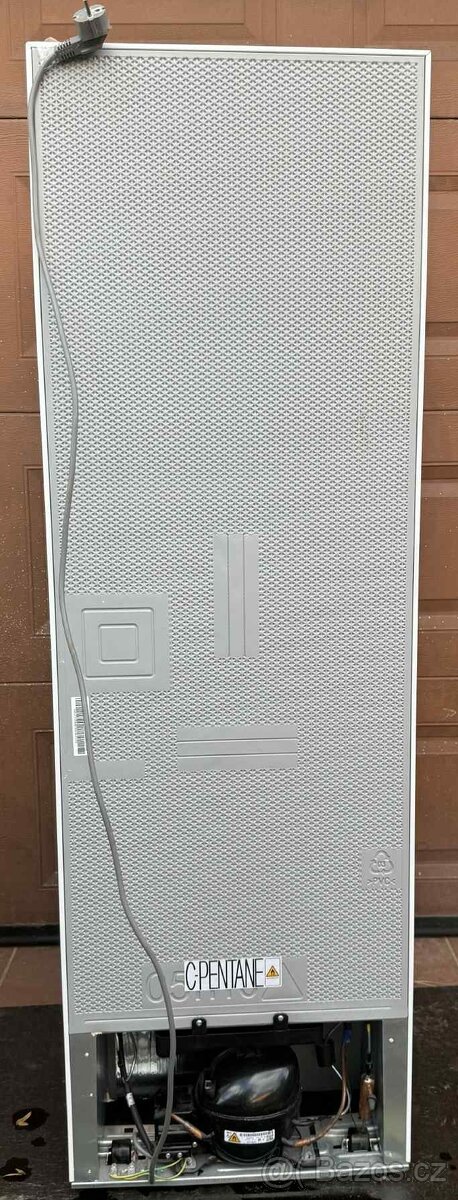 Lednice s mrazákem Goddess RCD0150GW8AF - 9