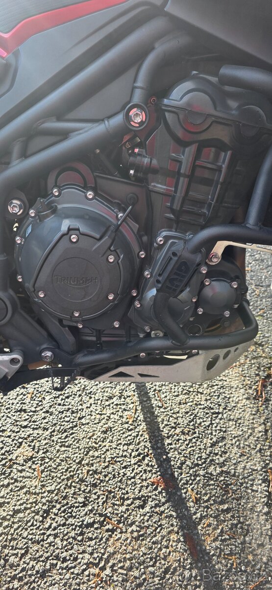 TRIUMPH 1200 EXPLORER - 9