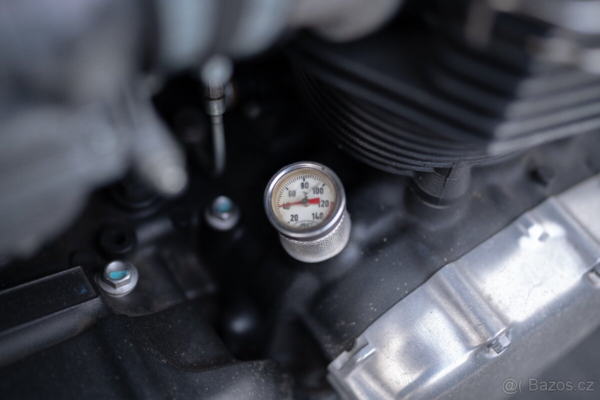 Triumph Thruxton 900 - 9