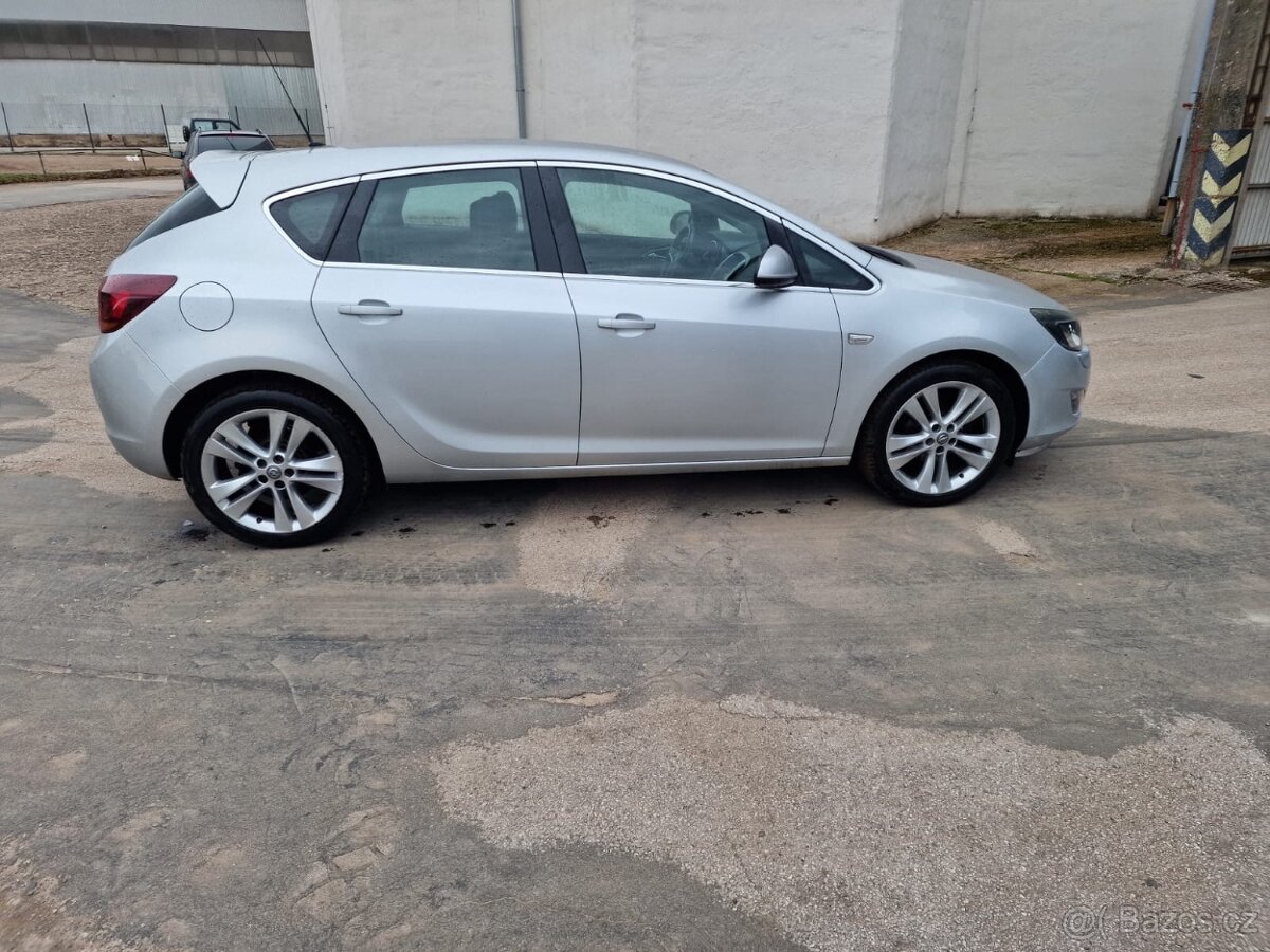 OPEL ASTRA J r.v 2010, - 9
