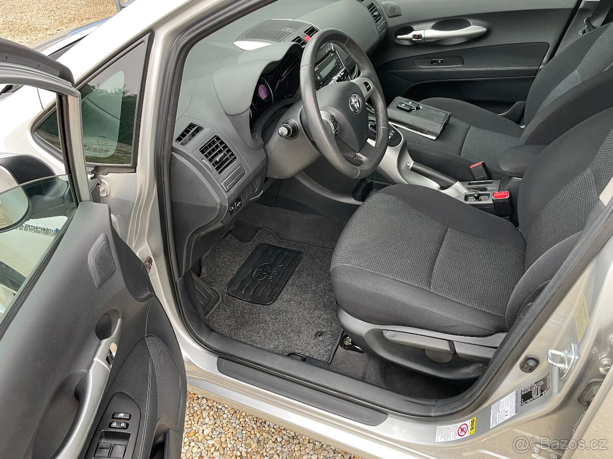 TOYOTA AURIS HYBRID LIFE 2011 NAJETO 86TKM - 9