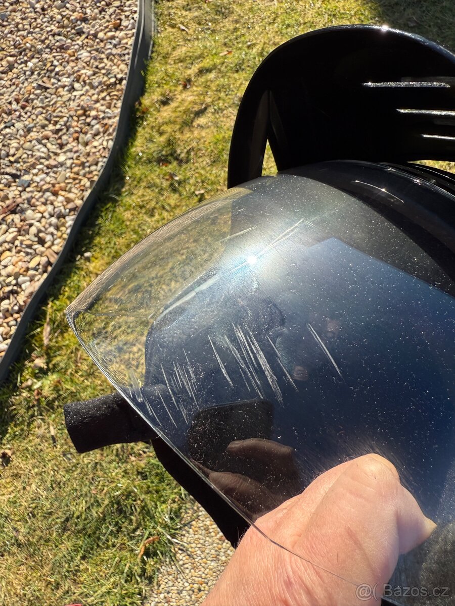 Motorkářská helma. - 9