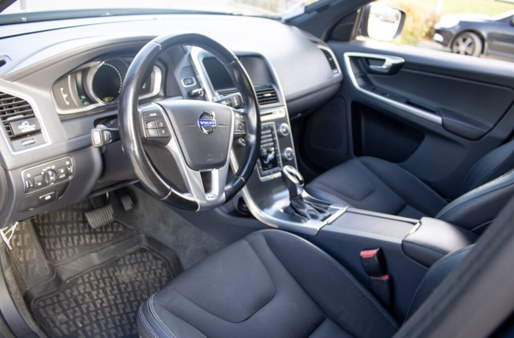 VOLVO XC60 (2015) - 9