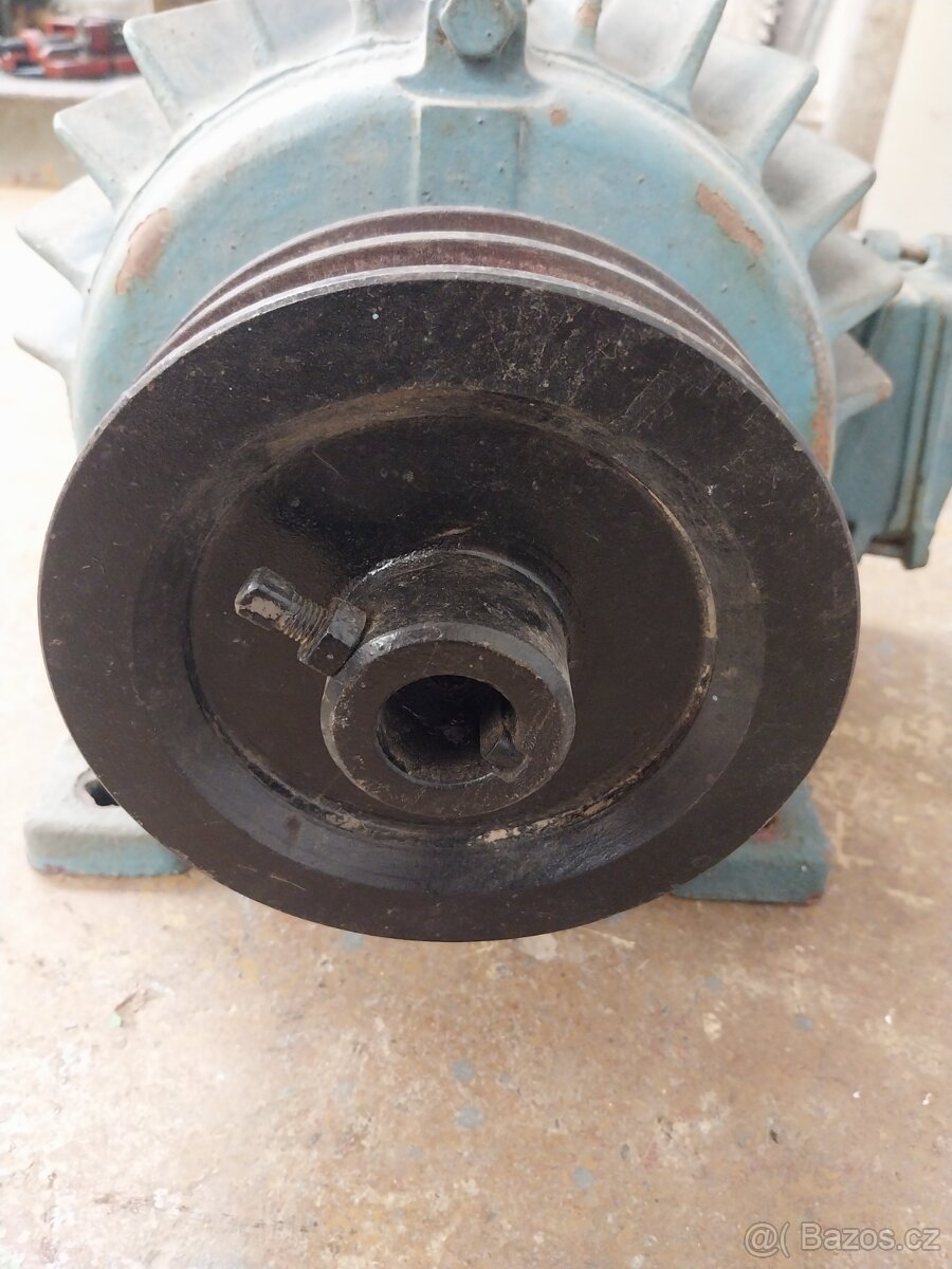 Prodám elektromotor na 400V - 9