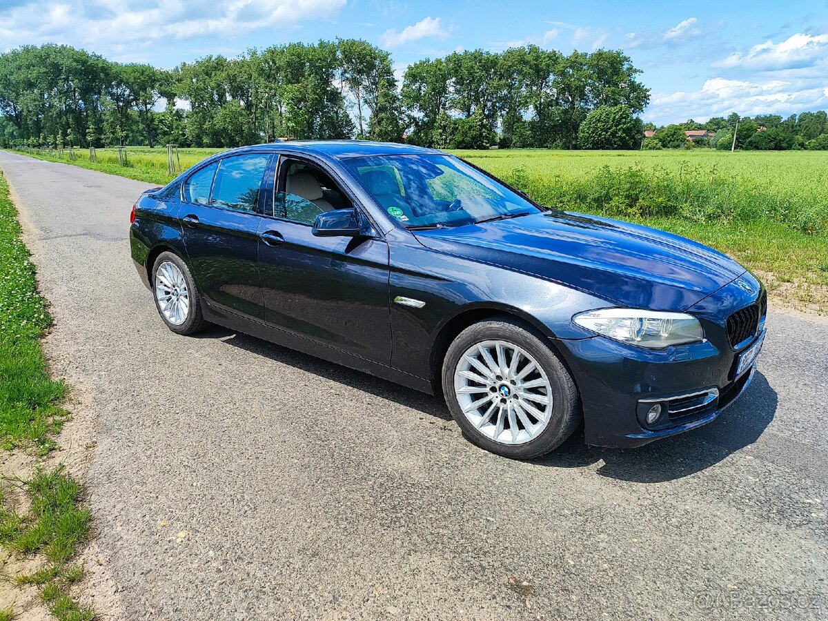 BMW F10 530d BOHATÁ VÝBAVA - 9