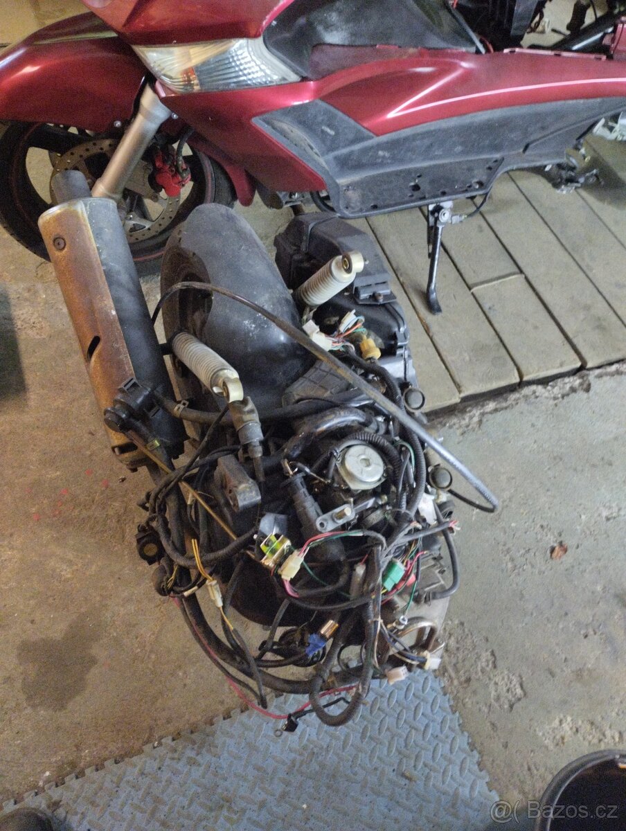 skutr JONWAY GTS 125 bez nutnosti přepisu - 9