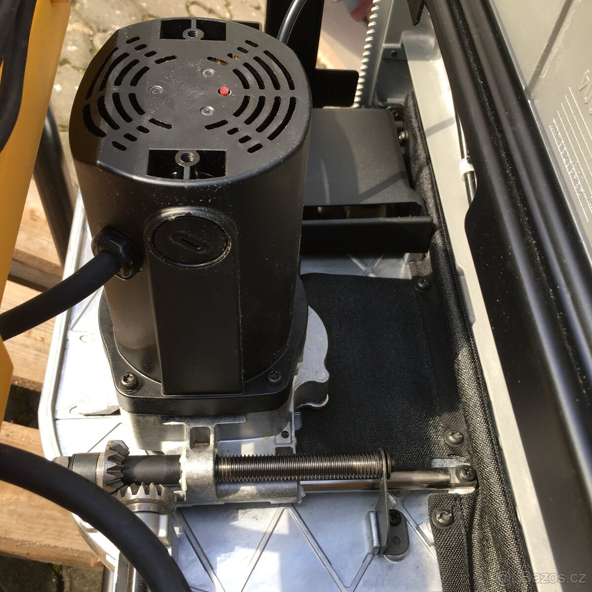 Stolní pila DeWALT DWE 7492 - 9