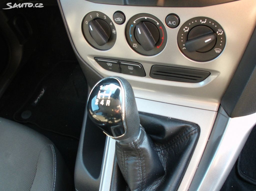 Ford Focus 1,6 16V kombi PDCvyhř.sklo,servisFORD,101tis.km - 9