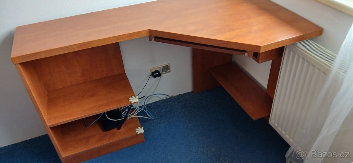 Komoda, stůl, skříňky - 9