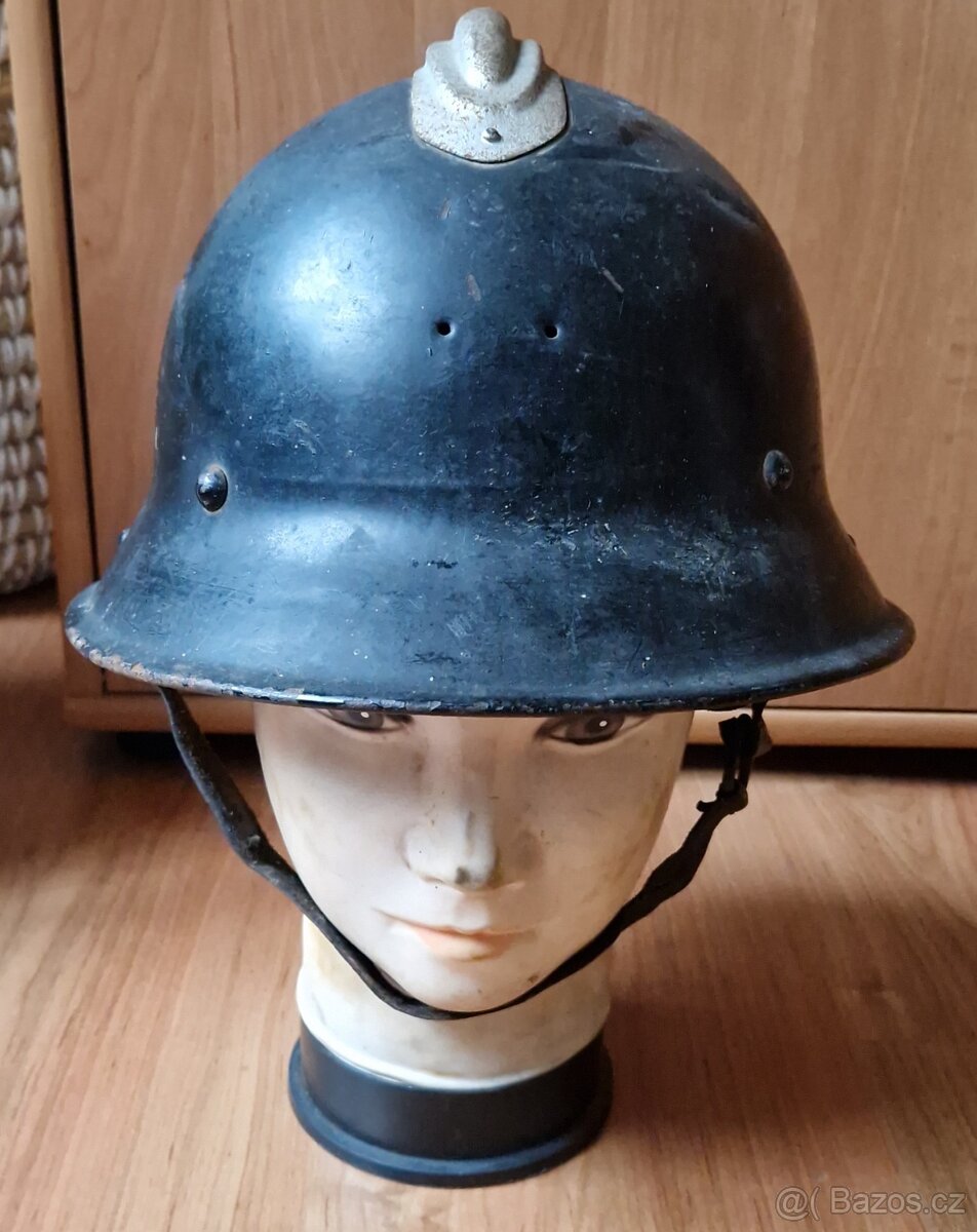 Hasičská helma,přilba s hřebenem a odznaky,čepice,sekerka - 9