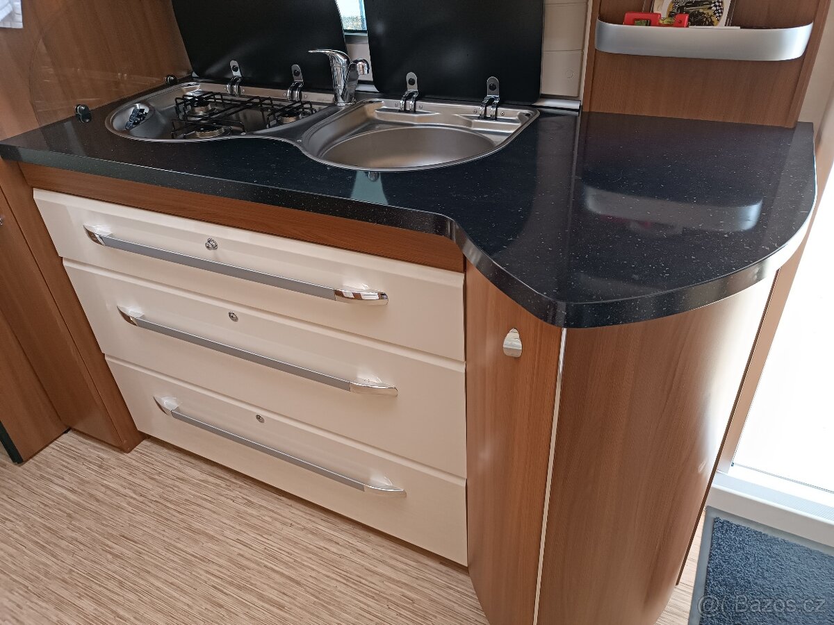 Hobby 610 UL Premium obytný přívěs 2016 Markýza,solar - 9