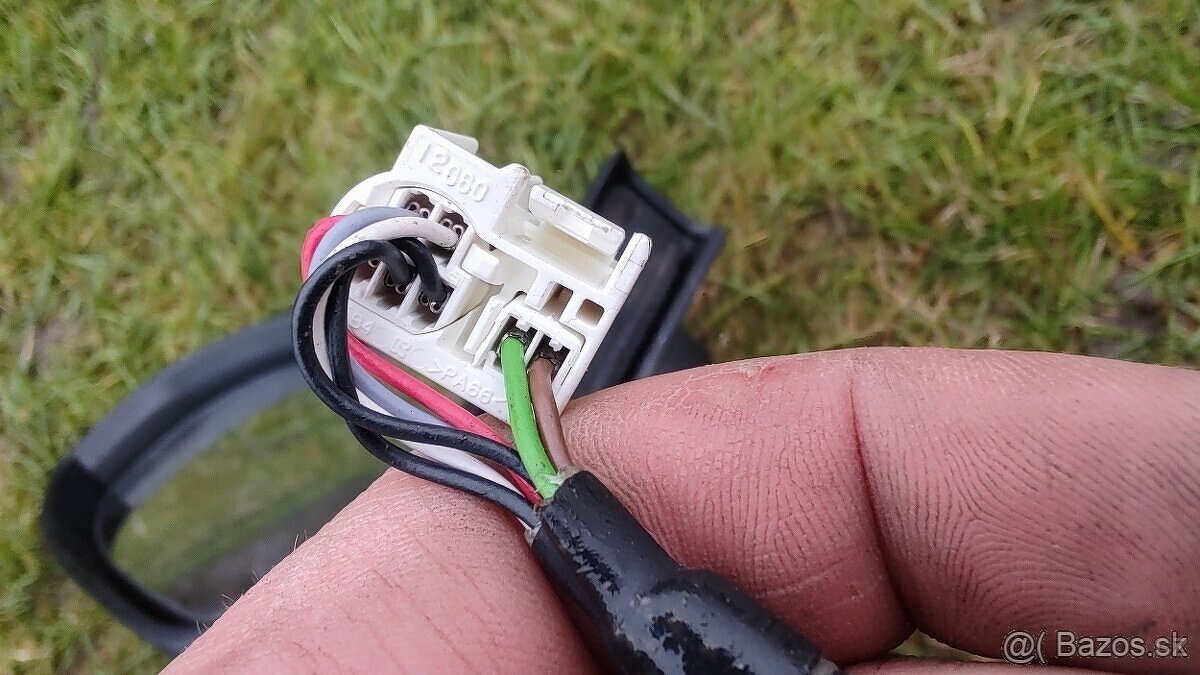 Ruzne veci Toyota, KIA, Mercedes - zrcadlo, listy, absorber - 9