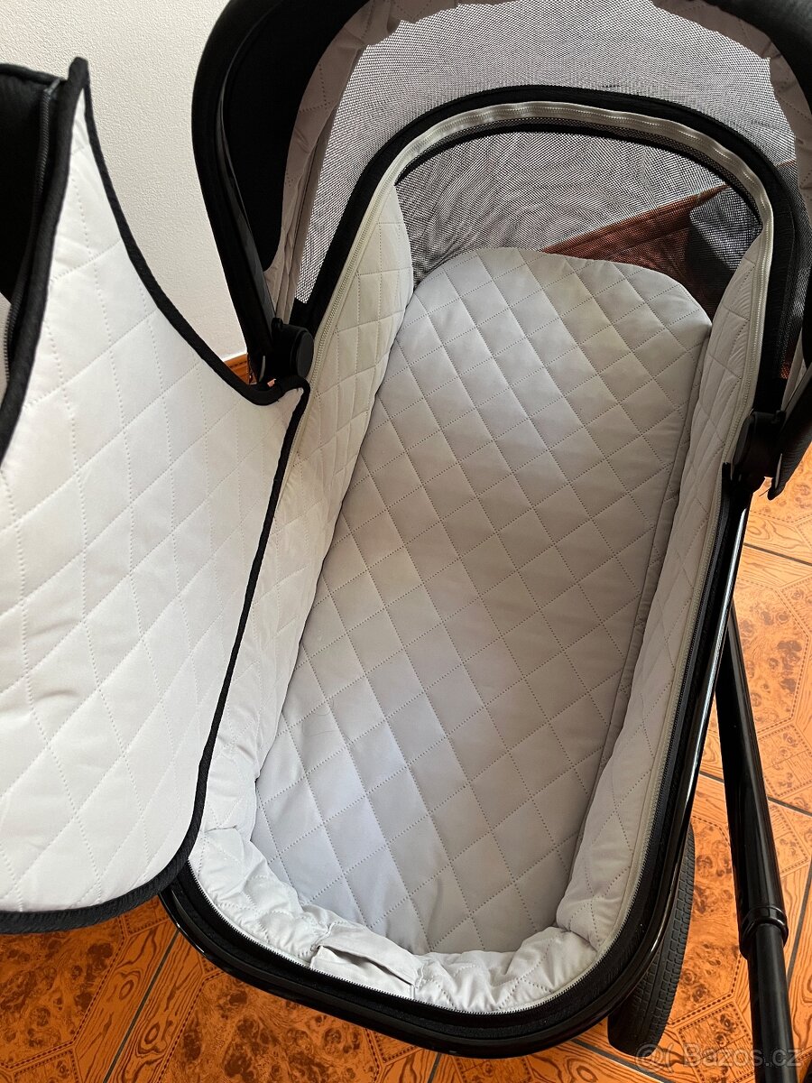 Kočárek Venicci Tinum Upline All black - 9