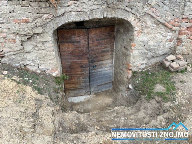 Prodej pozemku 139m2, s podzemním vinným sklepem, Hodonice - 9