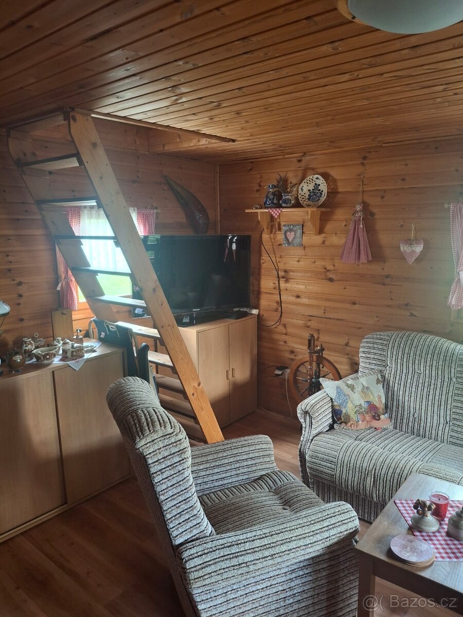 Prodej útulné chaty s bazénem, zahradou a pergolou - 9