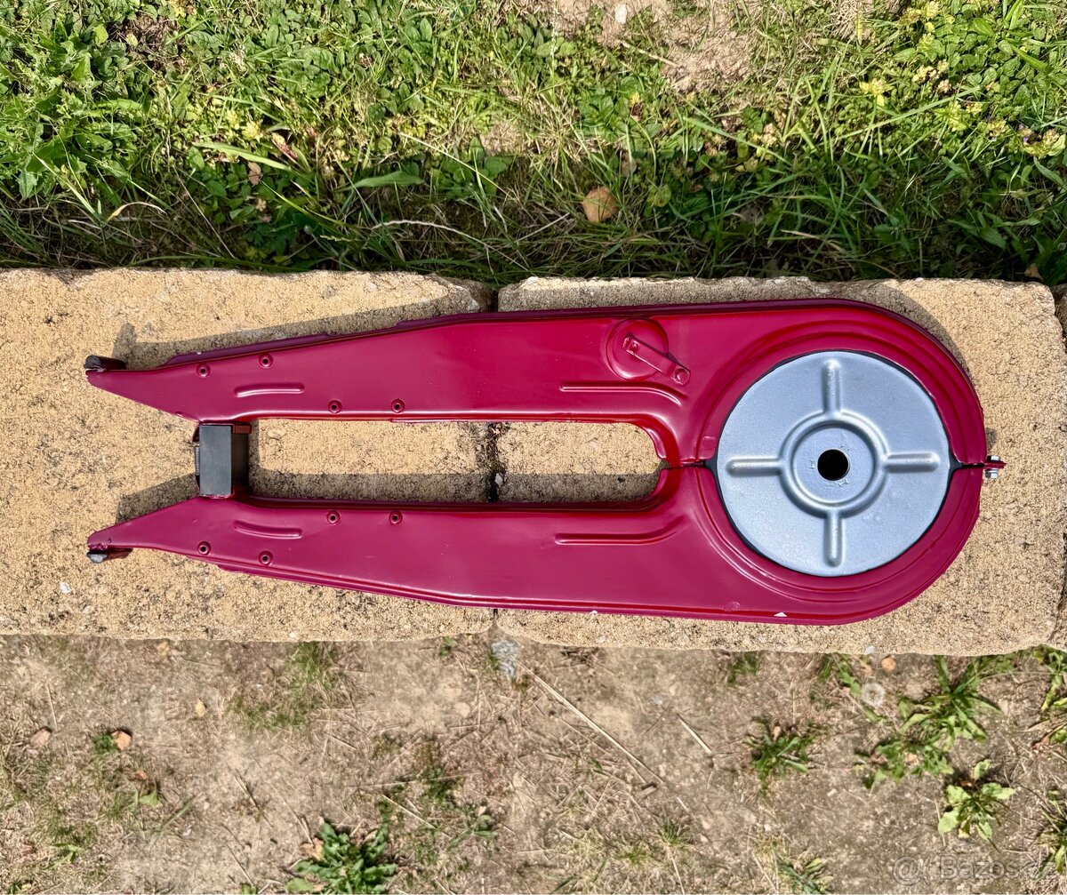 ČZ 125 175 250 - kryt řetězu - 9