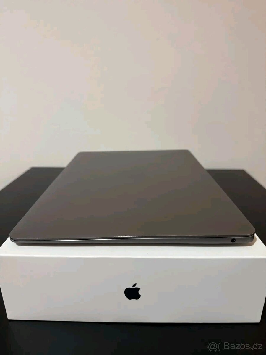MacBook Air 2020 M1 v barvě Space Grey (A2337) - 9