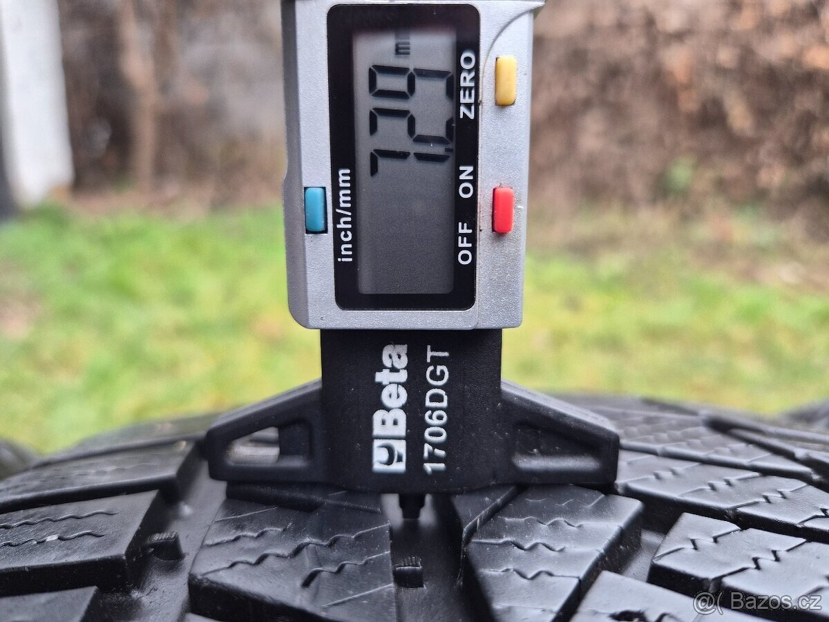 4x Zimní pneu Continental Winter TS850P - 235/55 R18 - 95% - 9