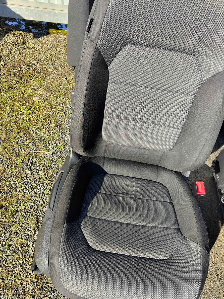 Sedačky Passat B7 - sedan - 9