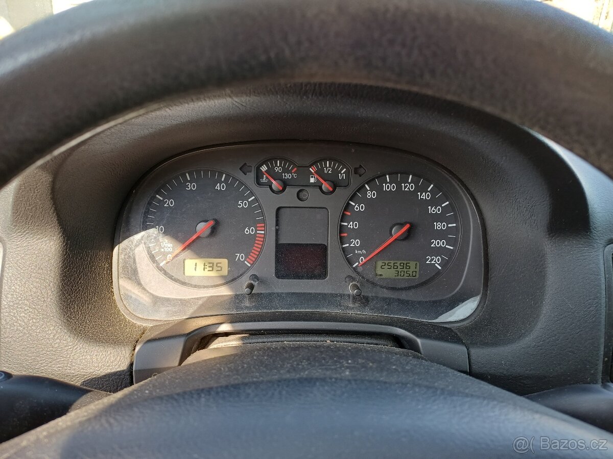 Volkswagen Golf 4 - 1.4 - 9