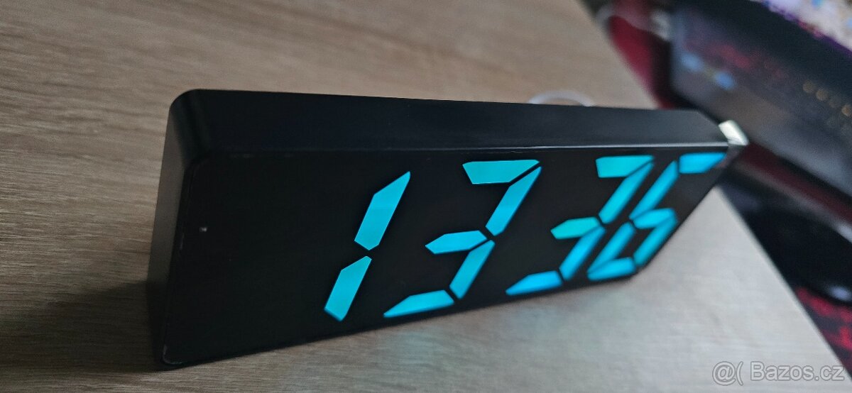 Digitální hodiny,budík,ukazatel teploty - 9