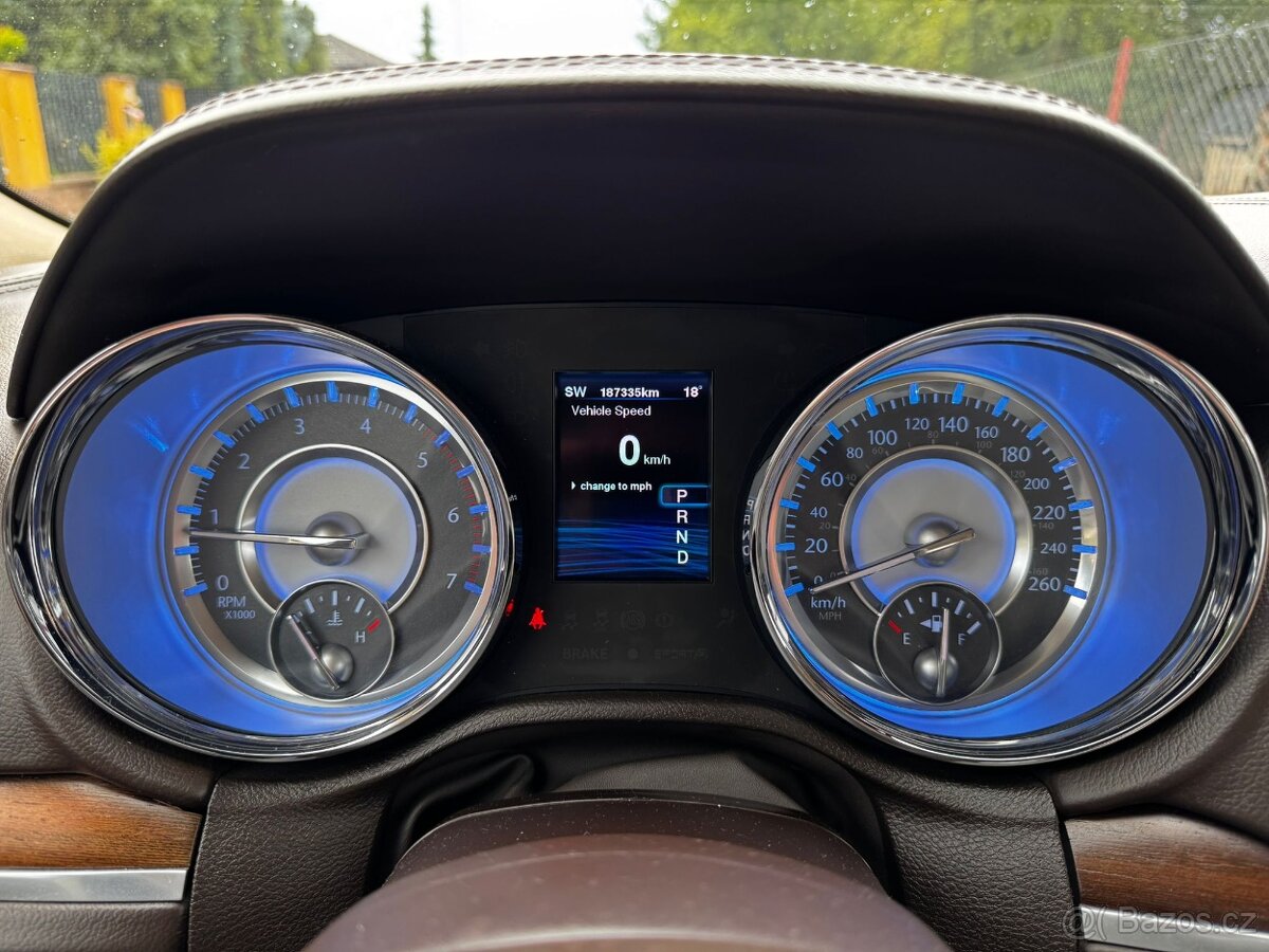 Lancia Thema-Chrysler 300 C - 9