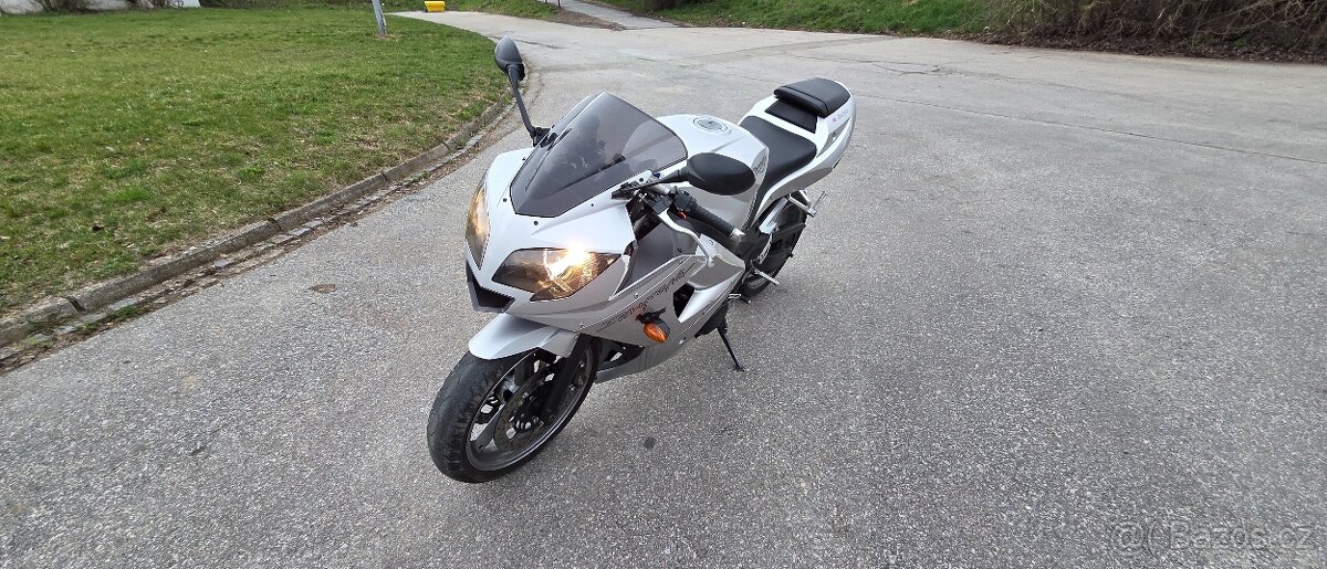 Triumph Daytona 600 - 9