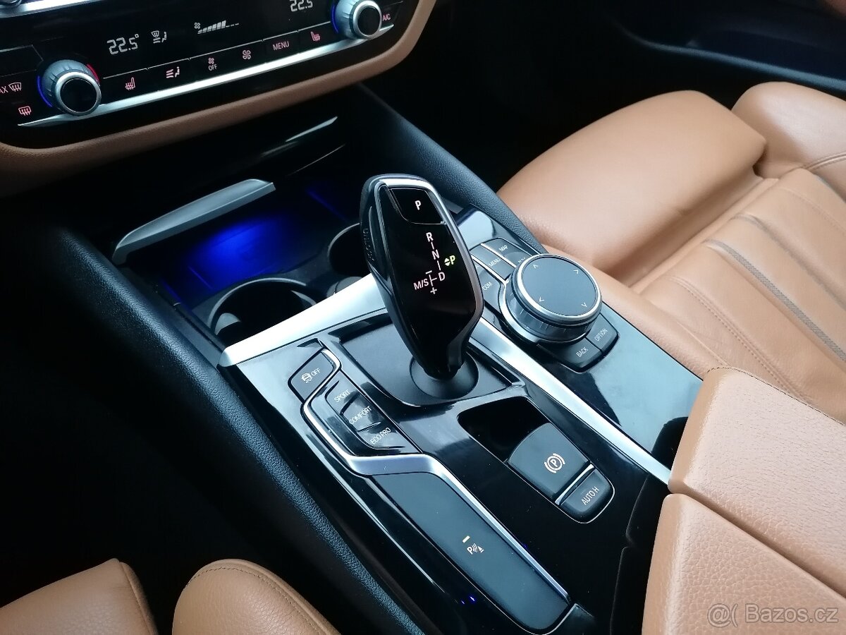 BMW Řada 5 520D Sport Line - 9