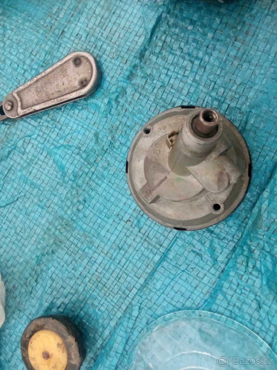 Jawa 350 perak,origo překryt karburace .tachometr 8000kč - 9