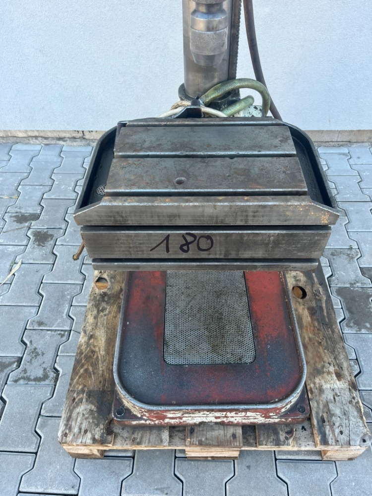 180. Sloupová vrtačka VS 32B - 9