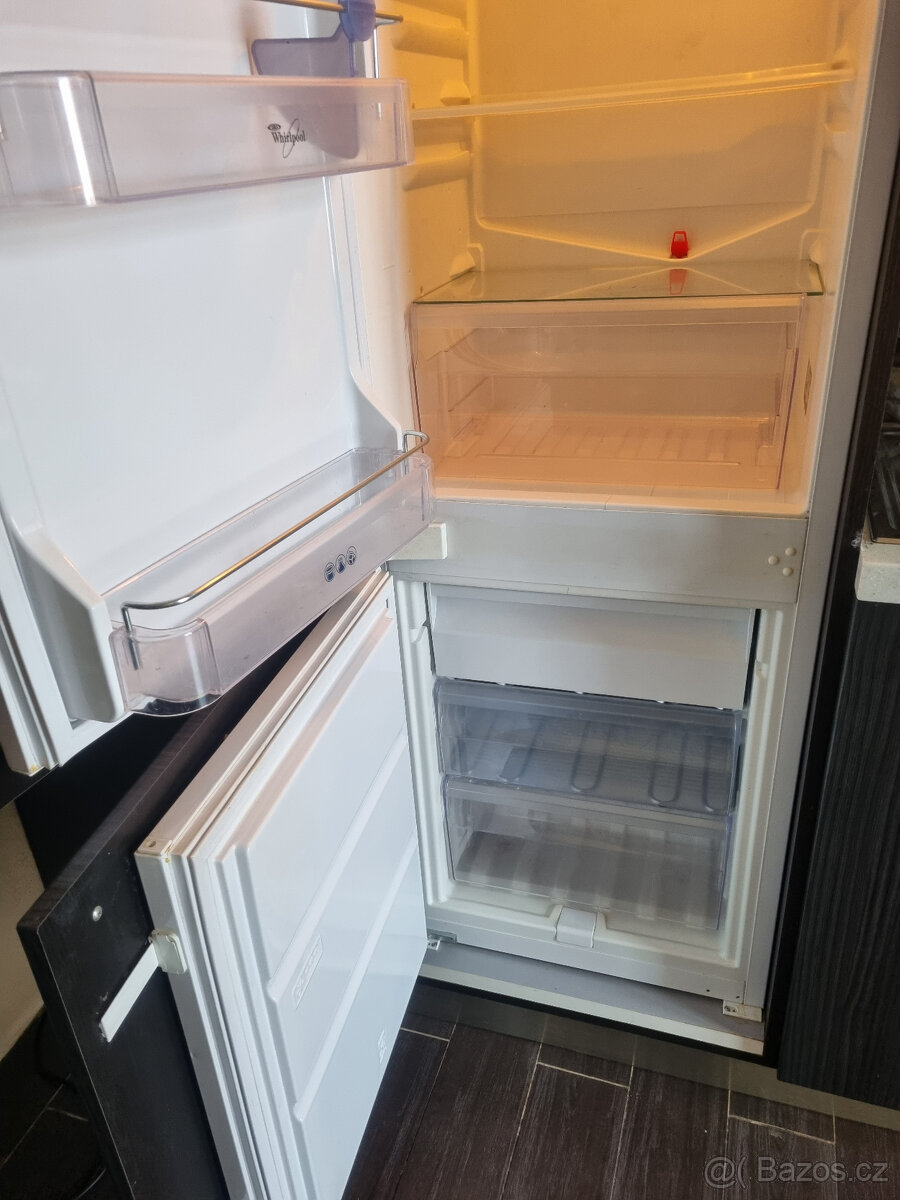 Darují za odvoz vestavnou ledničku Whirpool - 9