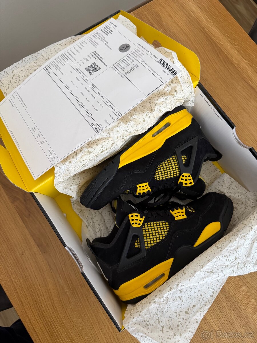 Nike AIR JORDAN 4 RETRO Thunder - 9