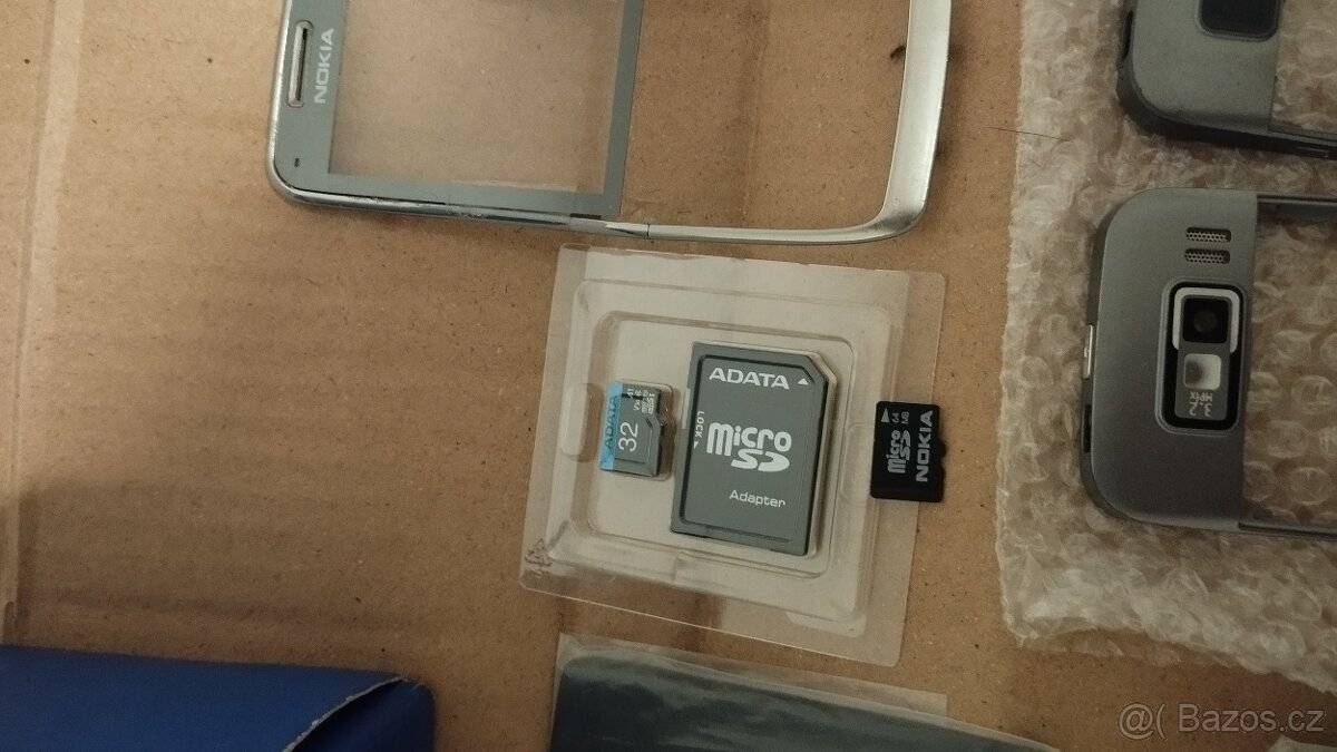 2ks Nokia E52 Zánovní, Kompletní balení - 9