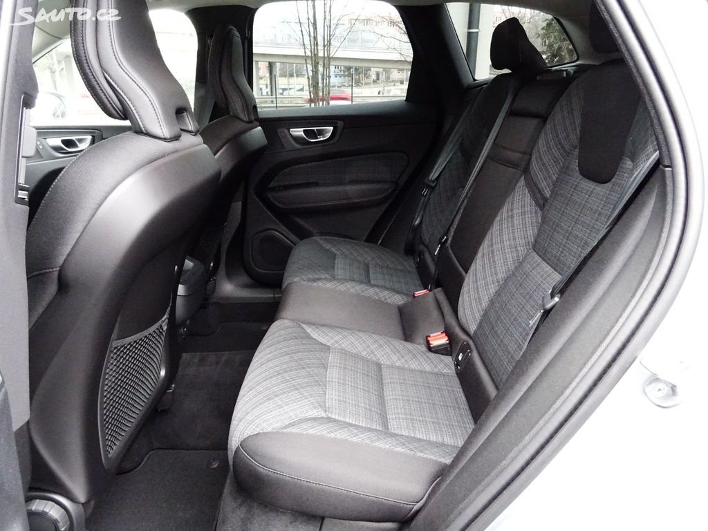 Volvo XC60 B4 2.0D 145KW A/T AWD CORE CAM DPH - 9