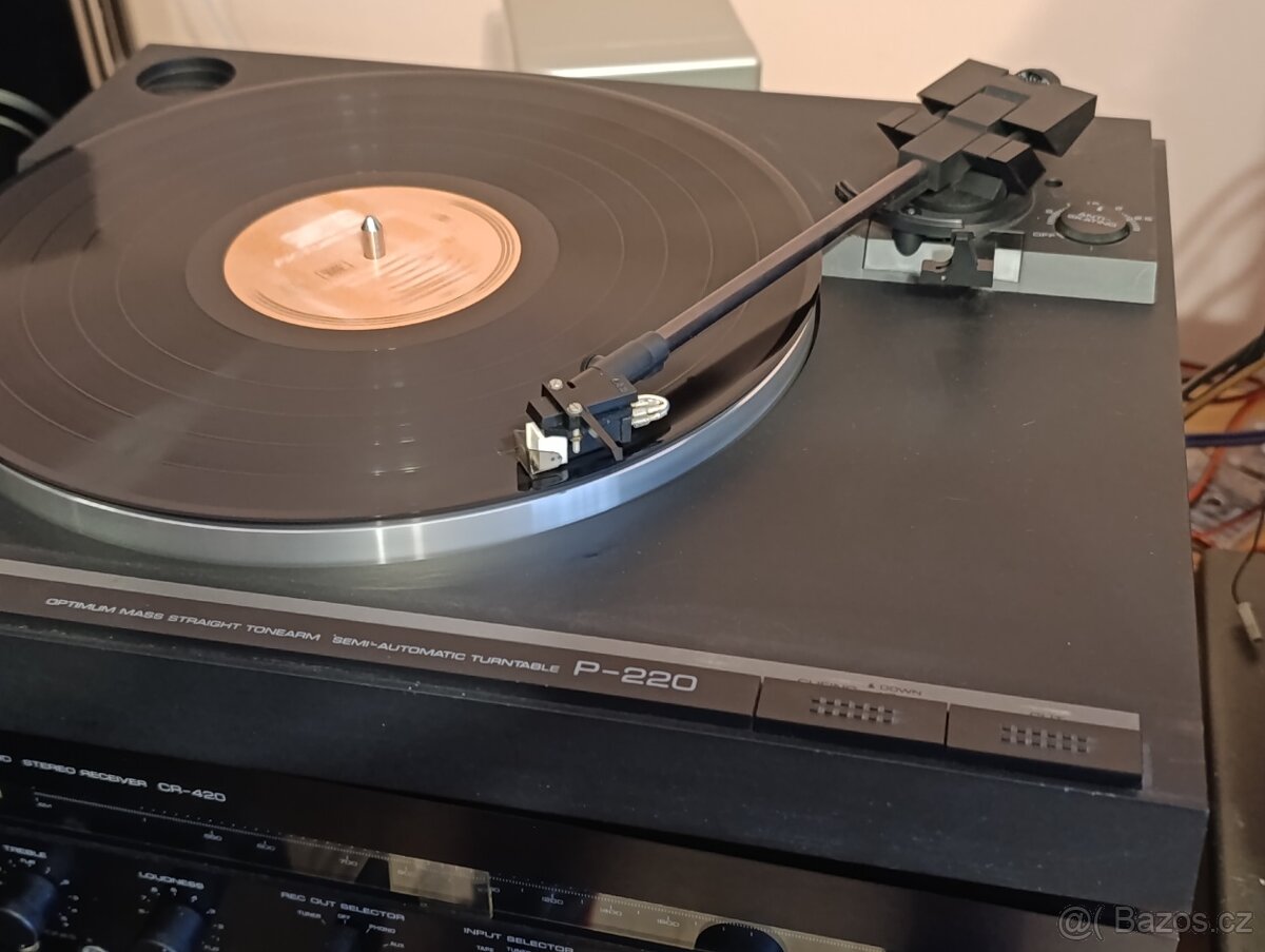 Gramofon Yamaha P-220 - 9